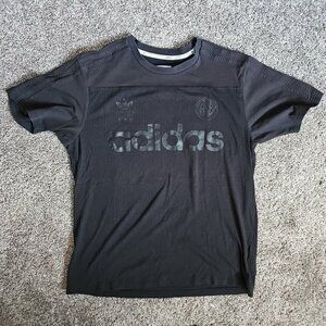 2017 Adidas Skateboarding Size Large Short Sleeve Waffle Knit Ghost Print Tee